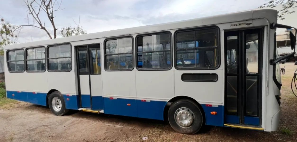 ÔNIBUS CAIO APACHE MERCEDES 0F 1418 CURTO - Foto 3