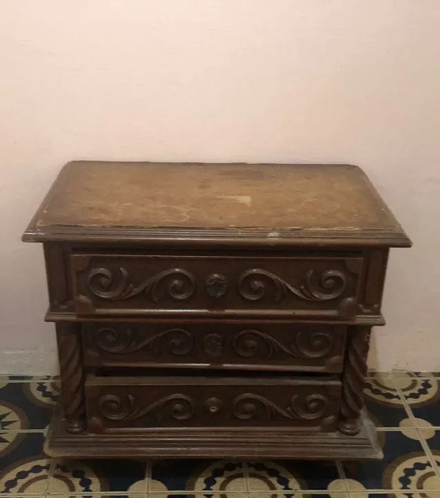 Mesa de cabeceira com 3 gavetas. - Foto 4