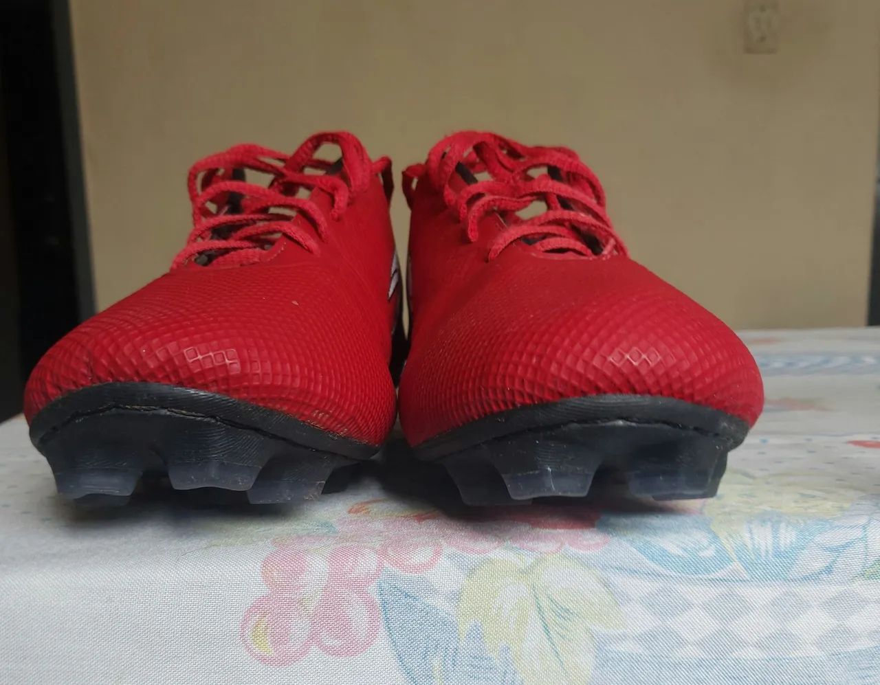 Chuteiras de Futebol HARRO - Vermelhas - Foto 3