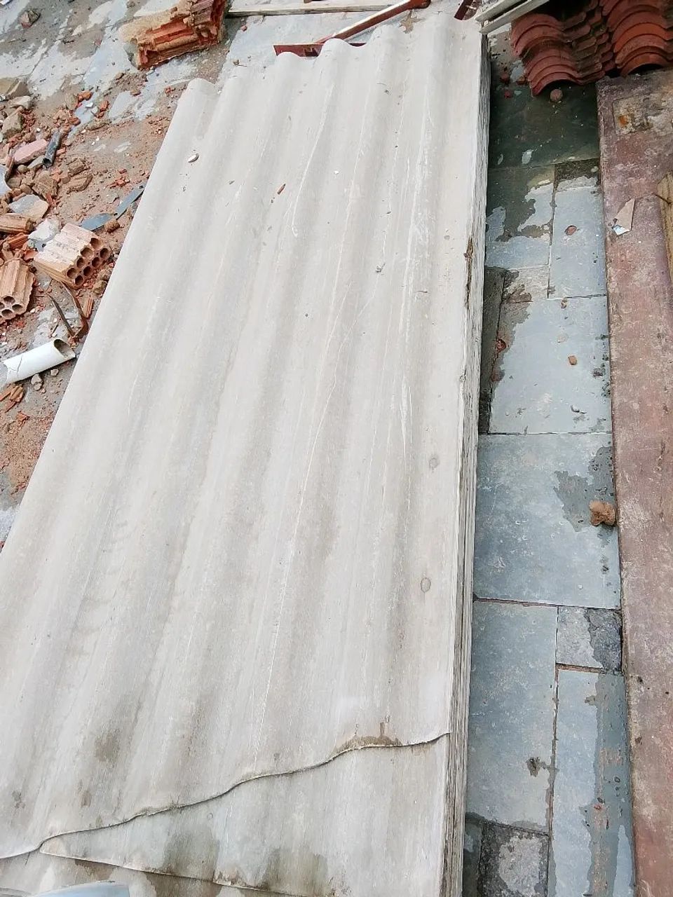 20 telhas de Brasilit, 40 caibros de 2,5 metros, 10 terças de 4 metros - Foto 3