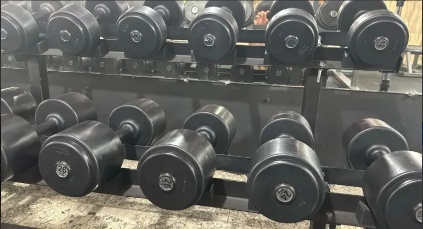 Kit Dumbbell Monobloco Injetado de 12 até 30Kg com Suporte (Novo) - Foto 2