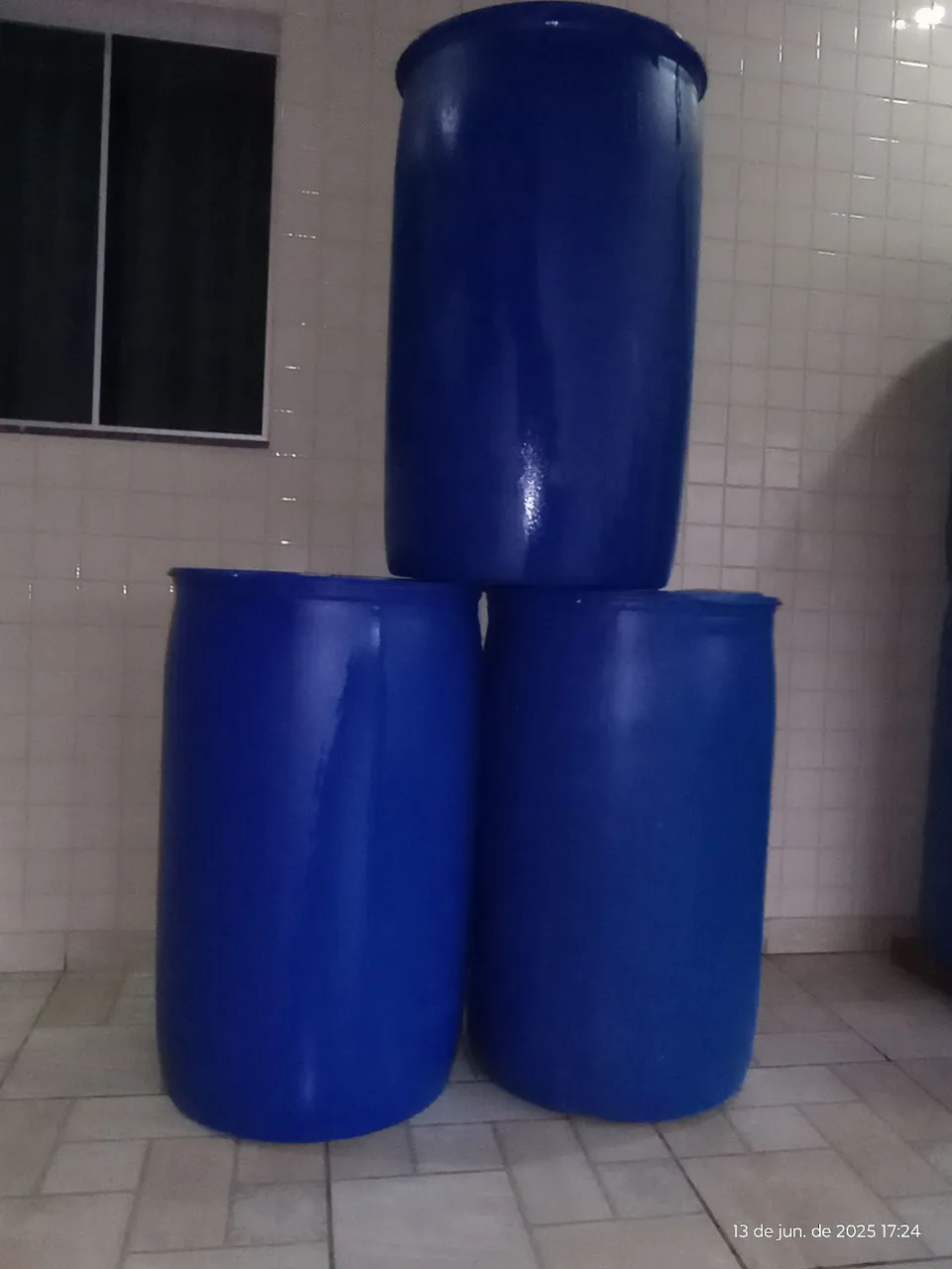 Bombonas 200 litros 2 tampinha....