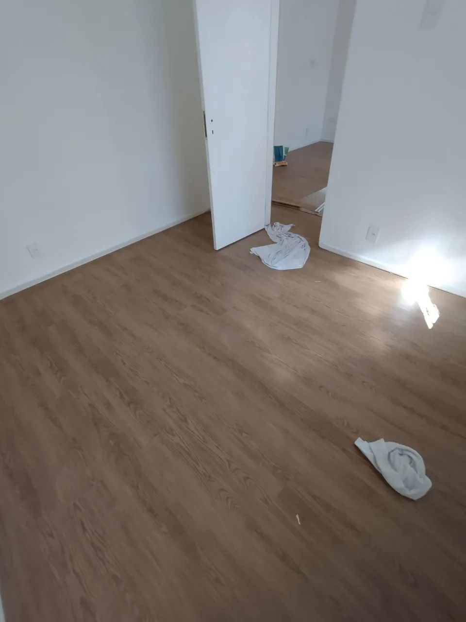 Instalação de piso vinílico, rodapés, grama sintética etc.. - Foto 3