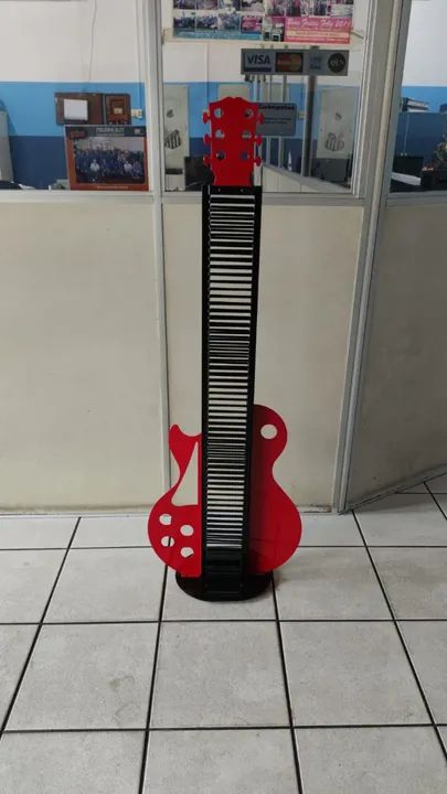 Porta Cd Em Forma De Guitarra/baixo 116 D. Metal Importado (Usado) Giratorio - Manaus Am