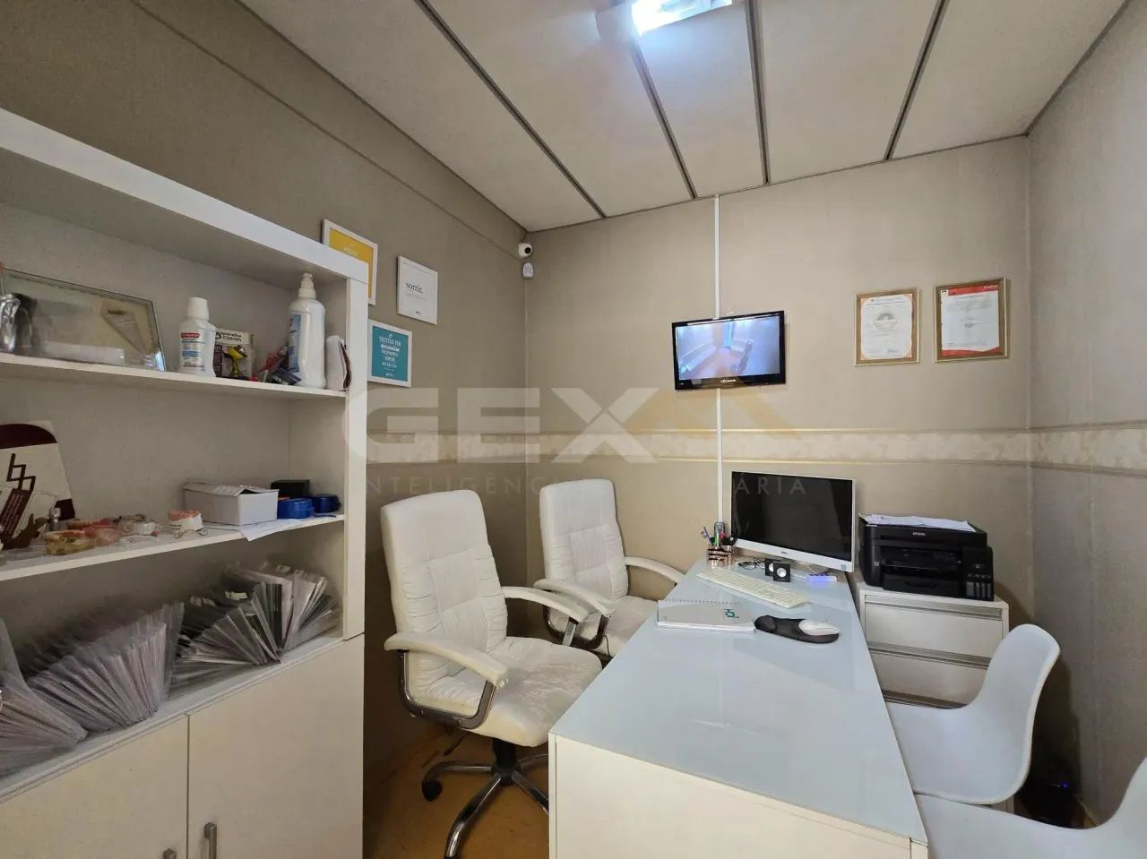 Sala à venda no Centro, recepção, sala de reunião e espaço de atendimento. - Foto 3