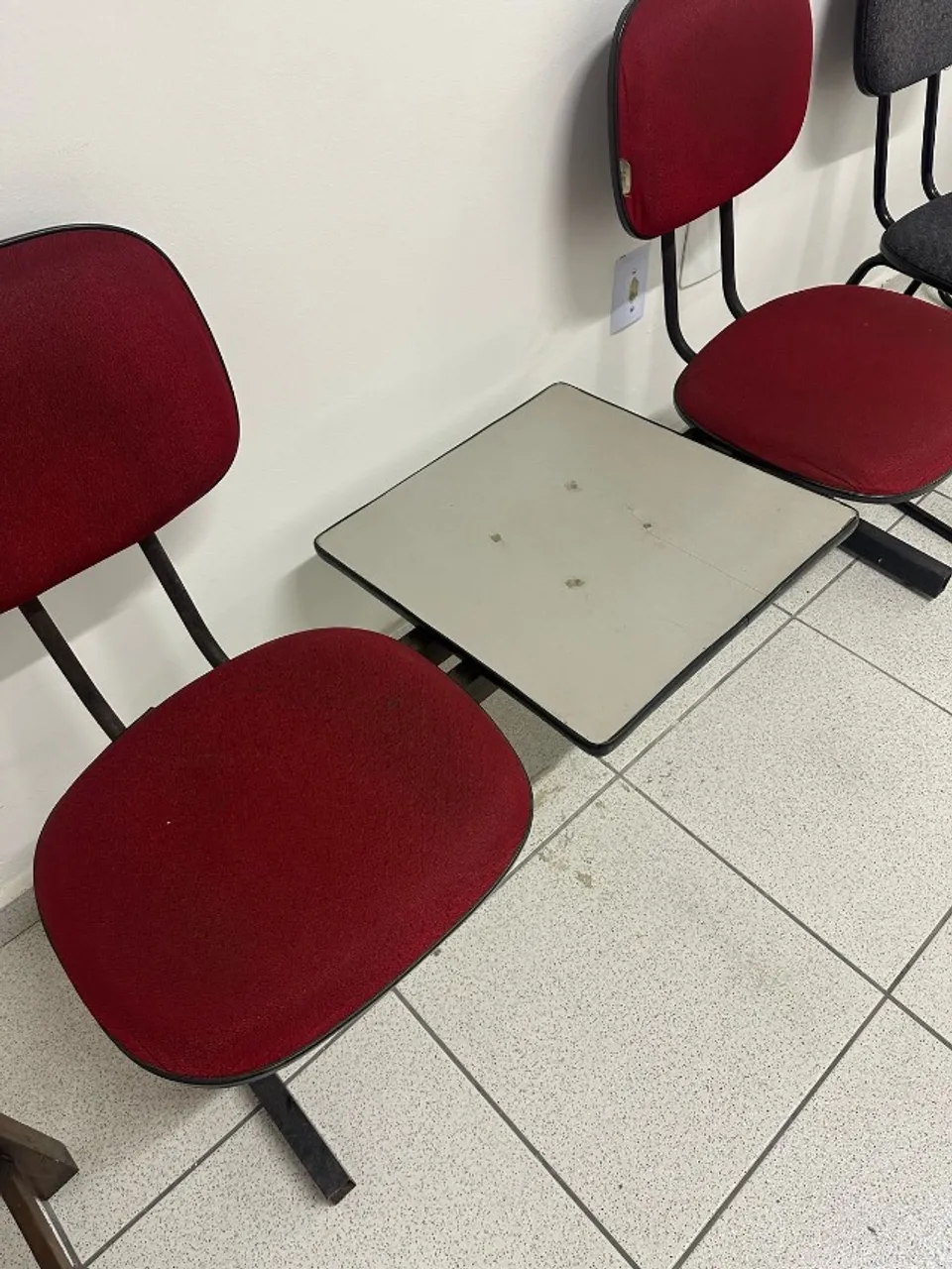 CADEIRA RECEPÇÃO COM MESA