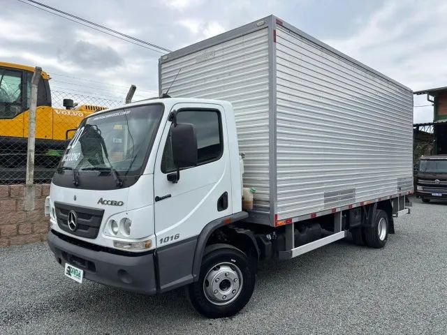Mercedes-Benz Accelo 1016 Automático