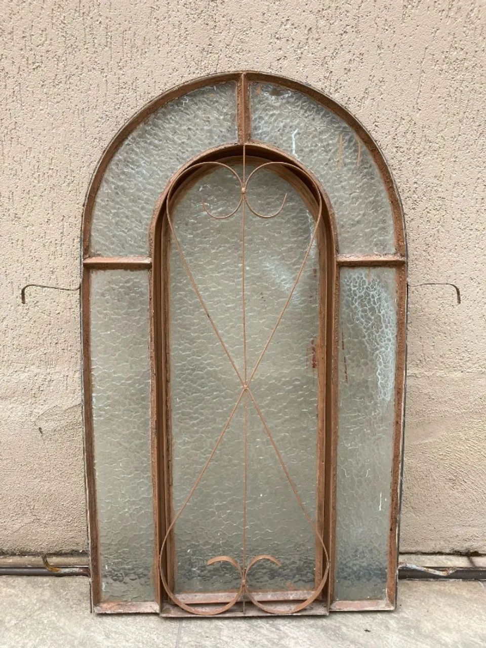 Colonial-style swing window64301535812099124