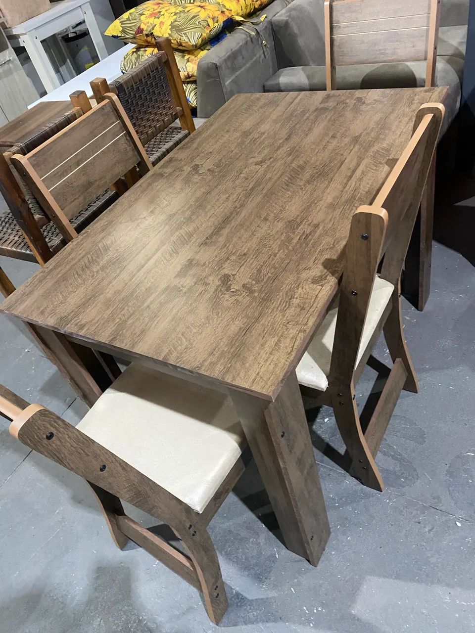 Mesa com 4 cadeiras - entregamos hoje 