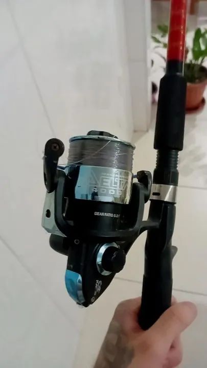 Conjunto de Vara e Carretilha de Pesca - Novo