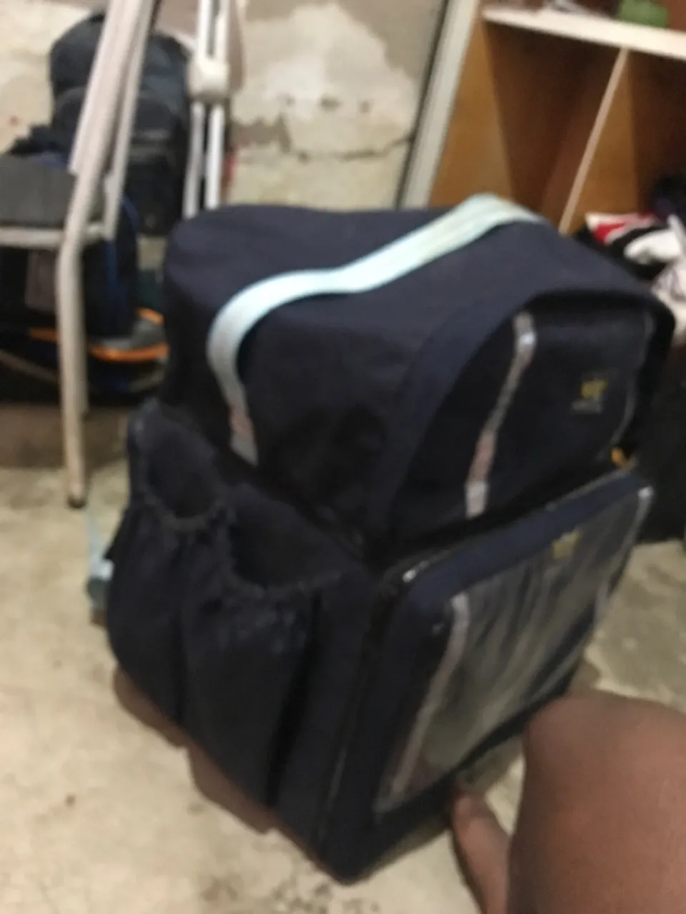 Mochila preta espaçosa