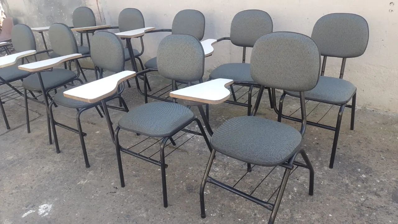 Cadeira Universitária Estofada 