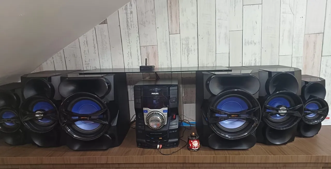Mini System Philips com 5 Caixas de Som