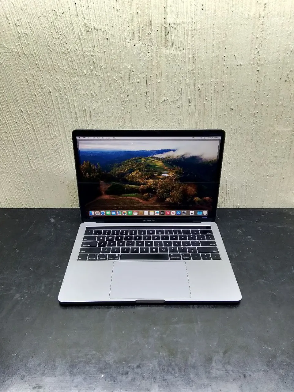 MacBook Pro 13 2018 - Core i5 - RAM 8GB / SSD 256GB - Tela 13,3'' Retina - Com TouchBar