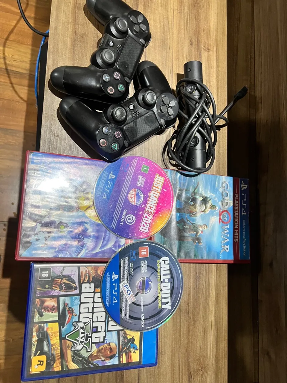Playstation 4 com Jogos e Acessórios