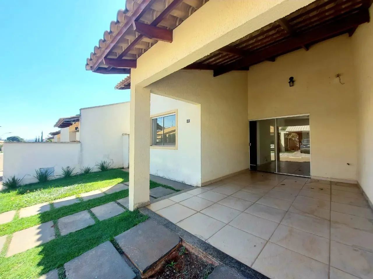CASA EM CONDOMINIO FECHADO. 173M, 3Q, 1S, 2B, 3V, LAZER. - Foto 2