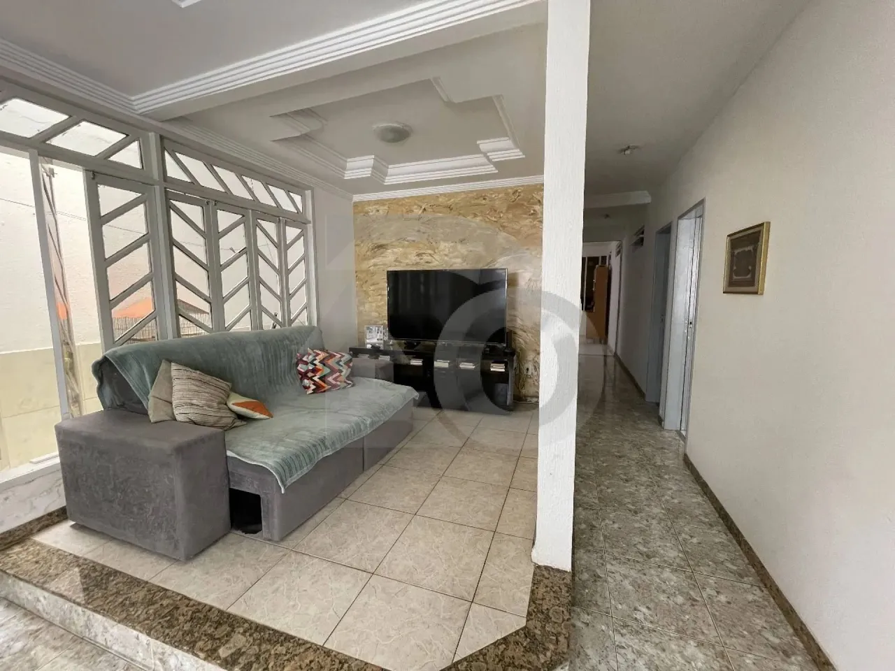 Casa Espaçosa à Venda no Jabotiana com Suíte e 3 Vagas de Garagem