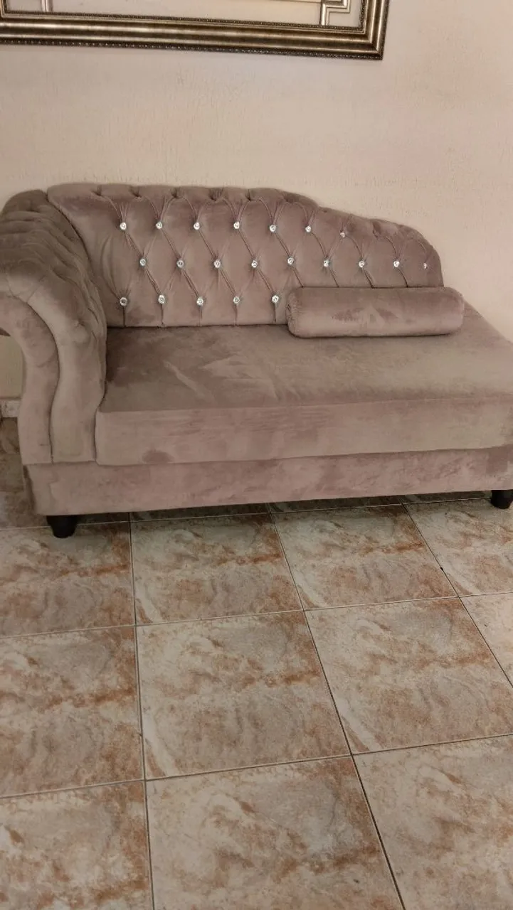 Divã Luxuoso Detalhes em Cristal