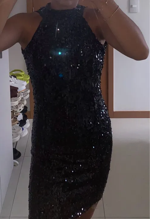 Vestido de festa preto com paetê