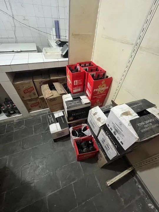 Garrafas de litrão de cerveja R$ 1,00 (um real) cada - Foto 2