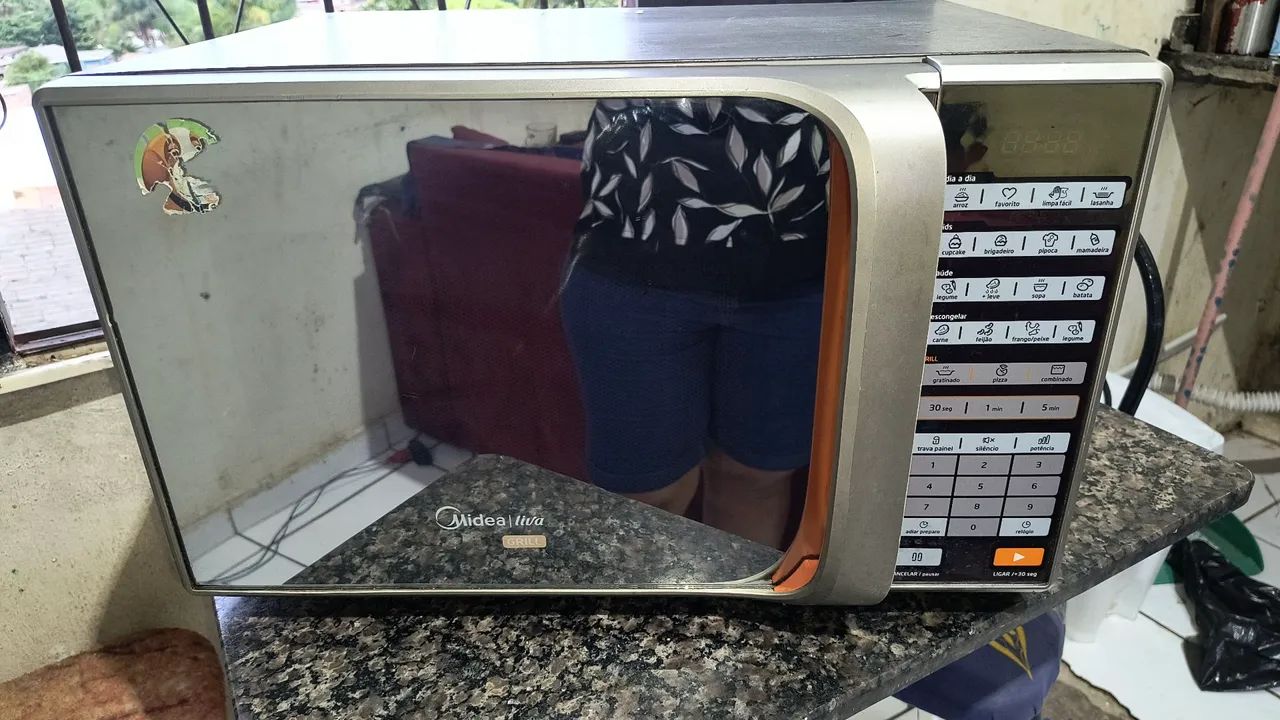 Midea Microwave in excellent condition64317480081409122