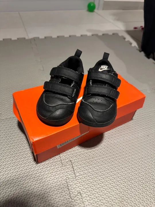 Tênis Nike tamanho 22.5 Bebê
