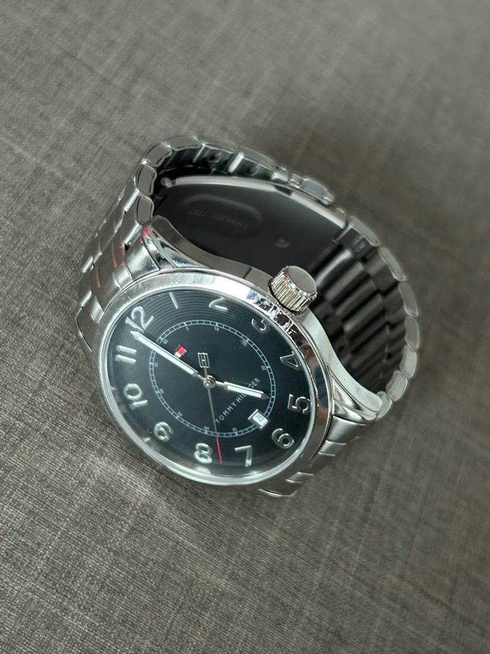 Relógio tommy elegante e bonito