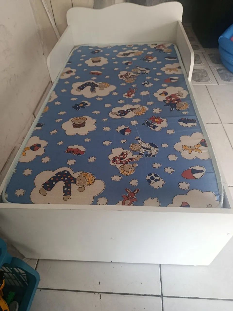 Cama infantil com colchão 
