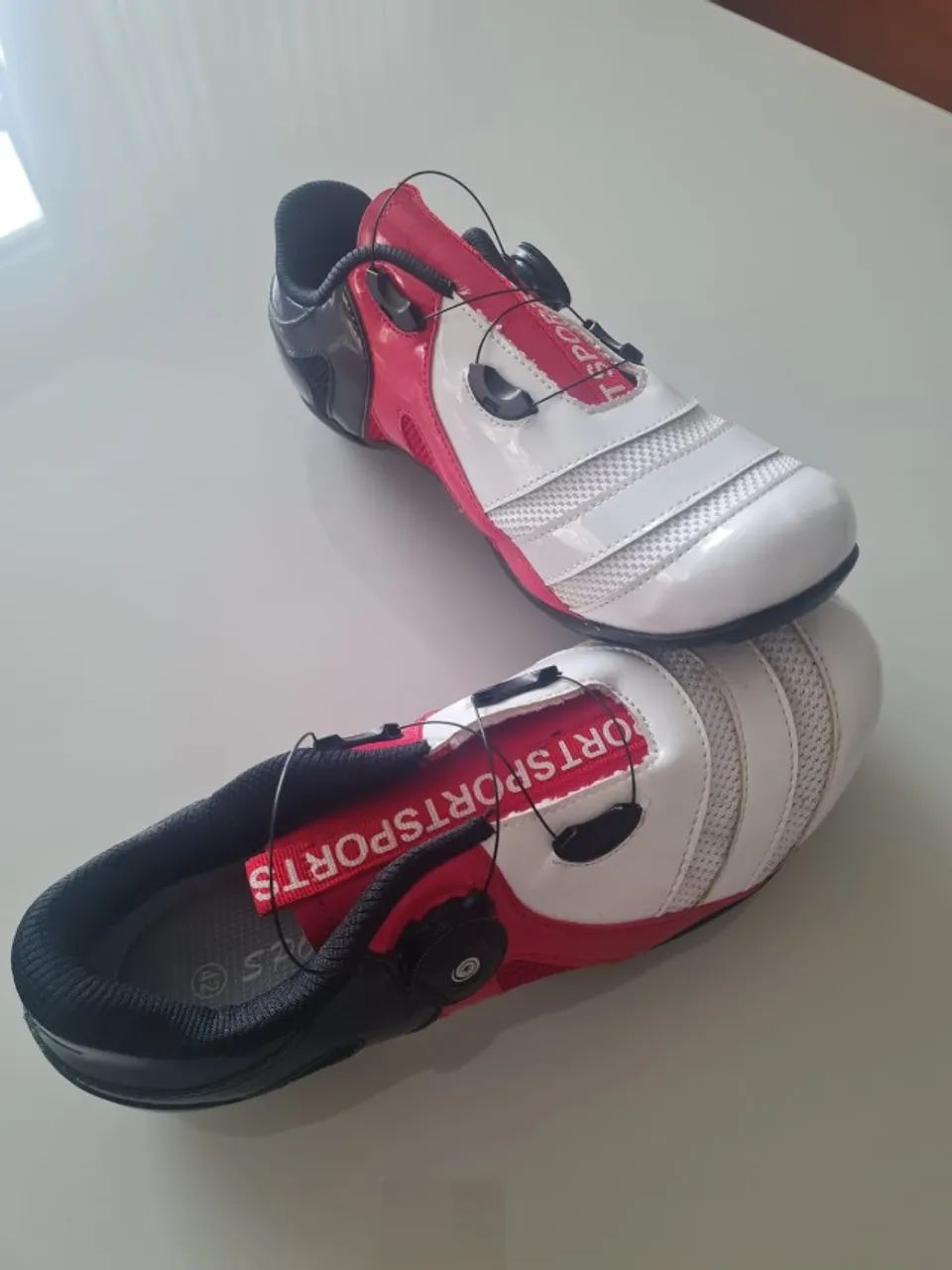 Vendo calçado para ciclismo, nunca usada. marca Sports.