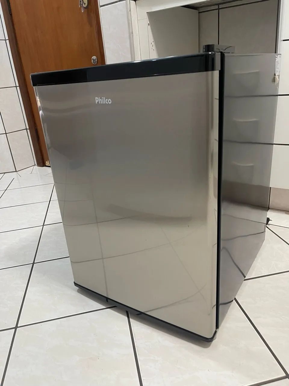 Frigobar 68 litros Philco PFG85PL - Foto 2