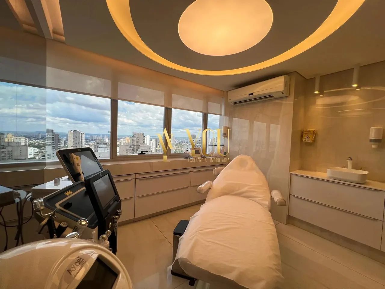 Sala Comercial Mobiliada e Pronta no Orion Complex  Alto Padrão e Sofisticação