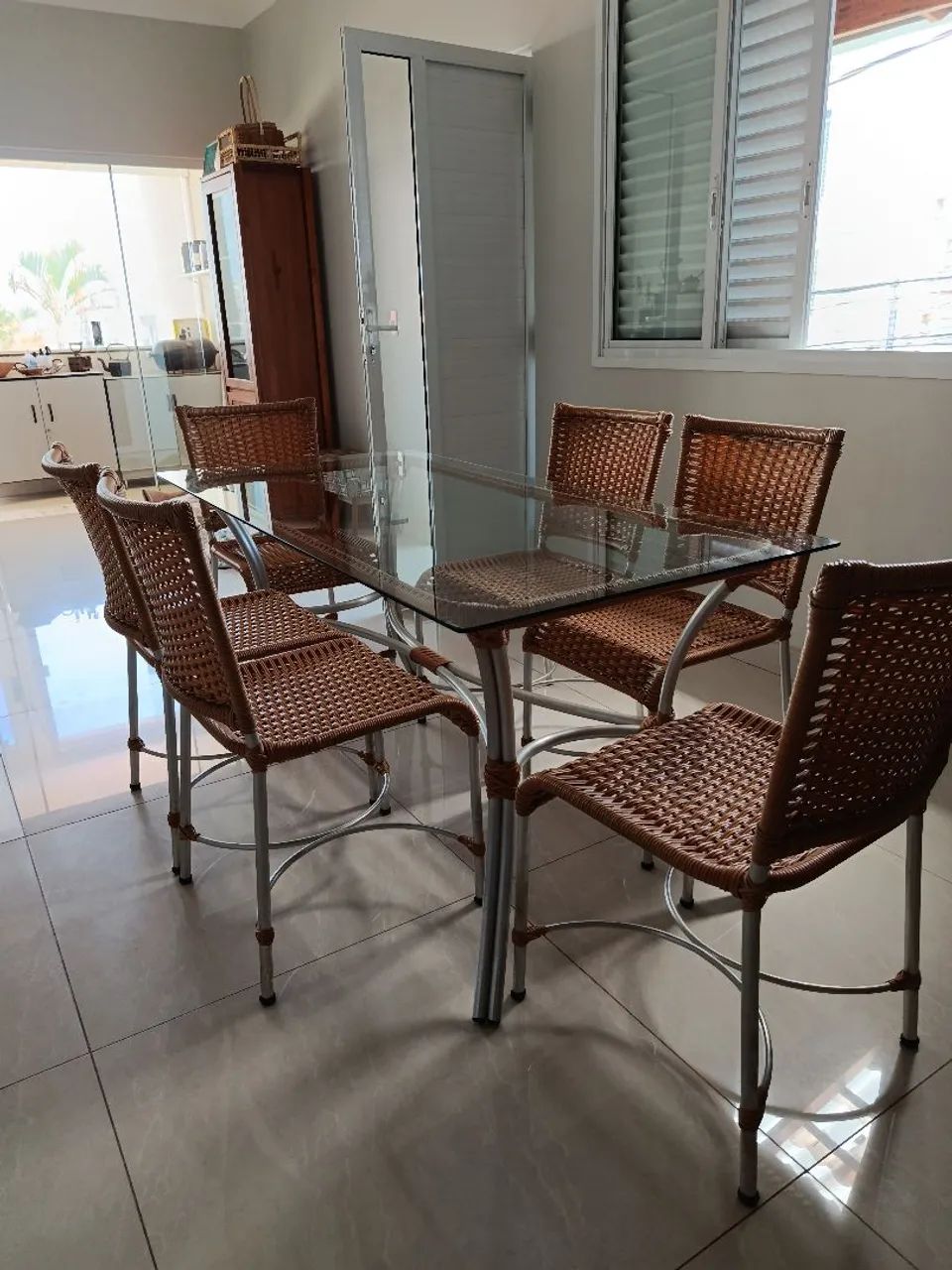 Mesa de Vidro retangular com 6 cadeiras - Foto 2