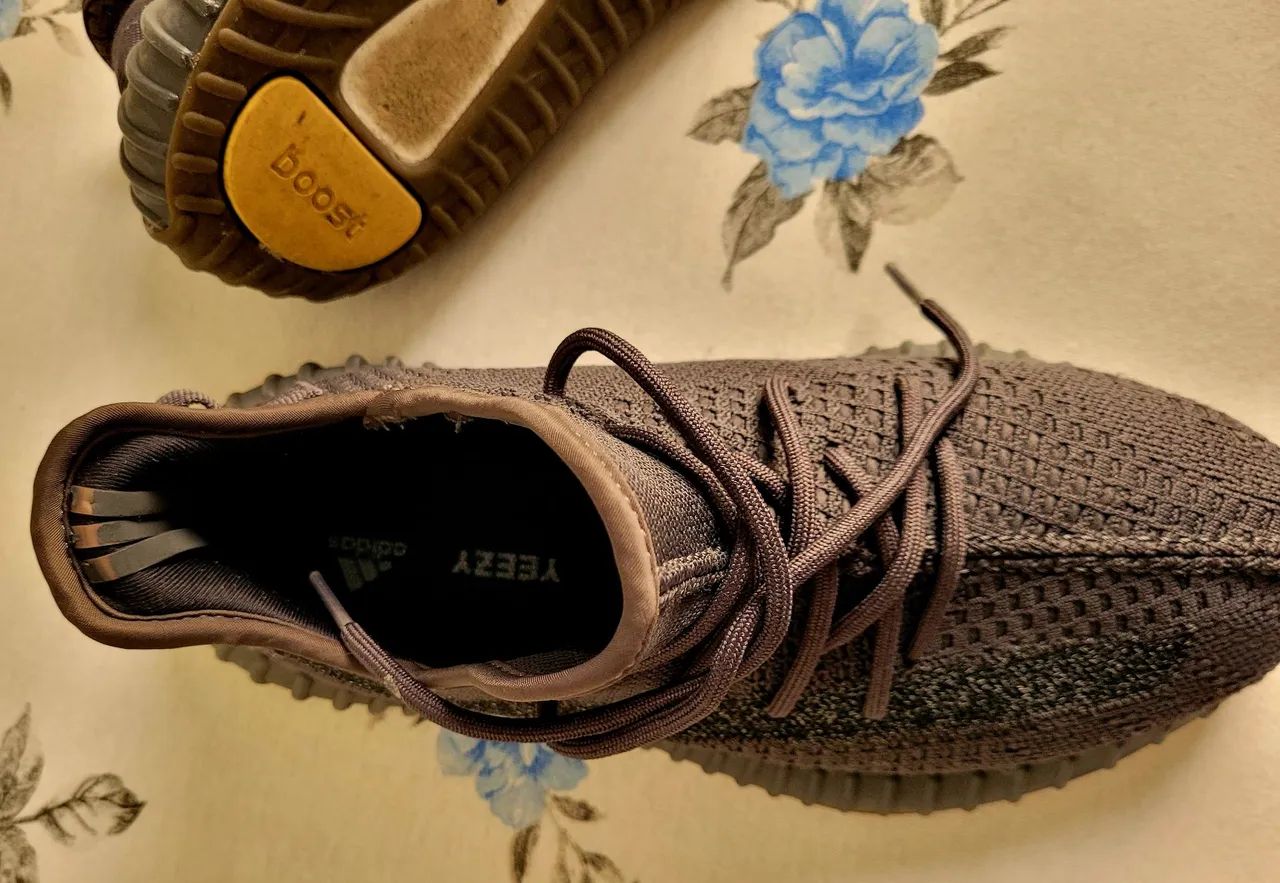 Tenis Yeezy Boost 40 - Foto 4