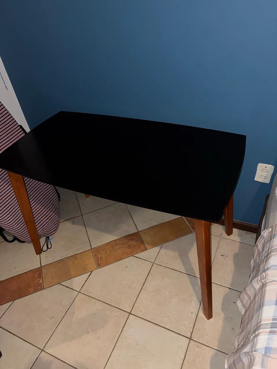 Escrivaninha para quarto ou escritório 115cm na cor preto e mel - Foto 4
