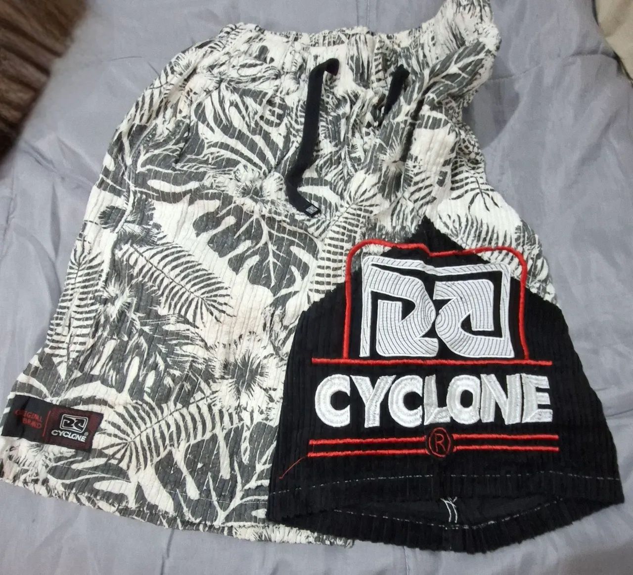 VENDO BERMUDA CYCLONE  VELUDO - Foto 2