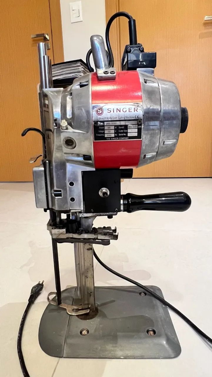 Máquina de corte reto de tecido Singer 960C - Foto 4