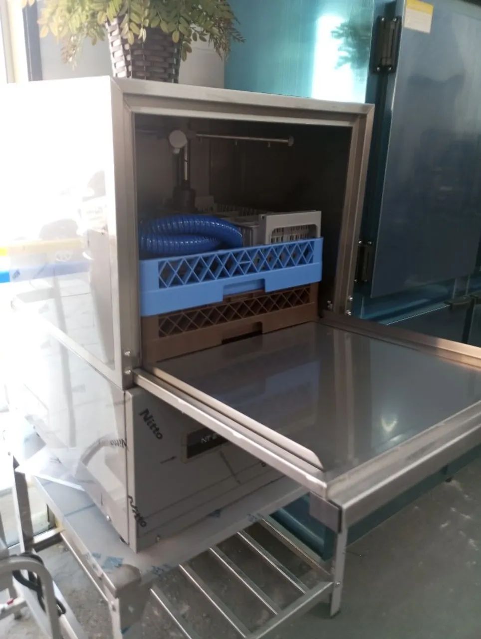 NZ. Máquina de lavar louça industrial NETTER 