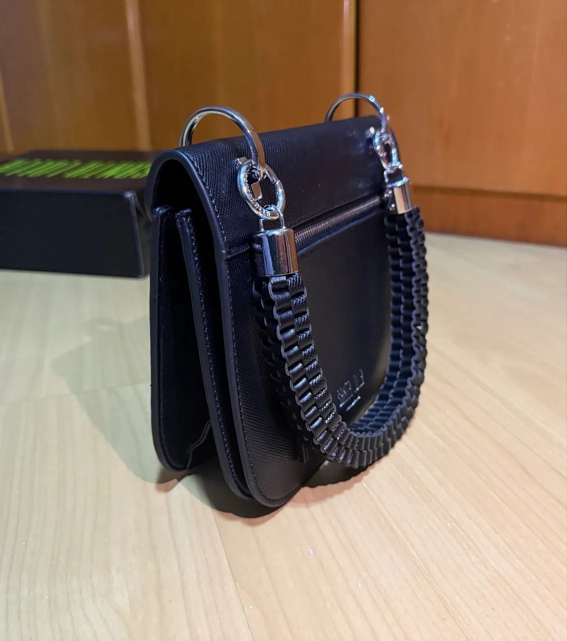 Bolsa handbag Santa Lolla preta com alça trançada - Foto 5