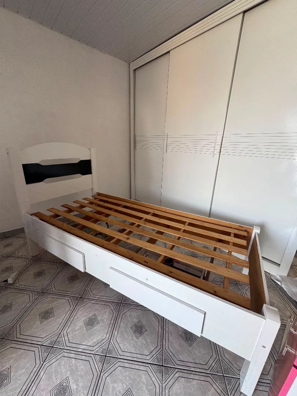 Cana solteiro  com gavetas  ótima.