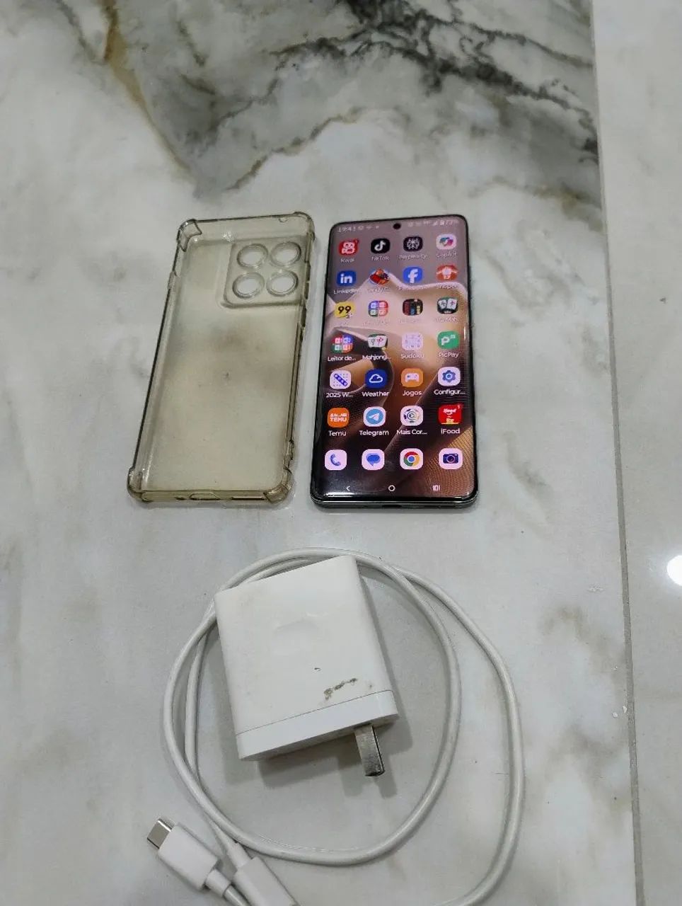 Moto Edge 60 pro excelente estado completo 