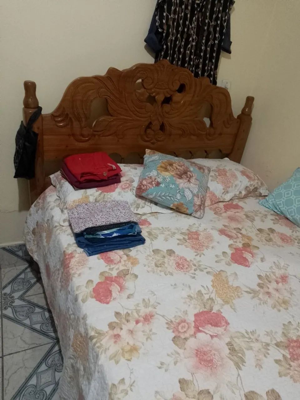 Cama de madeira