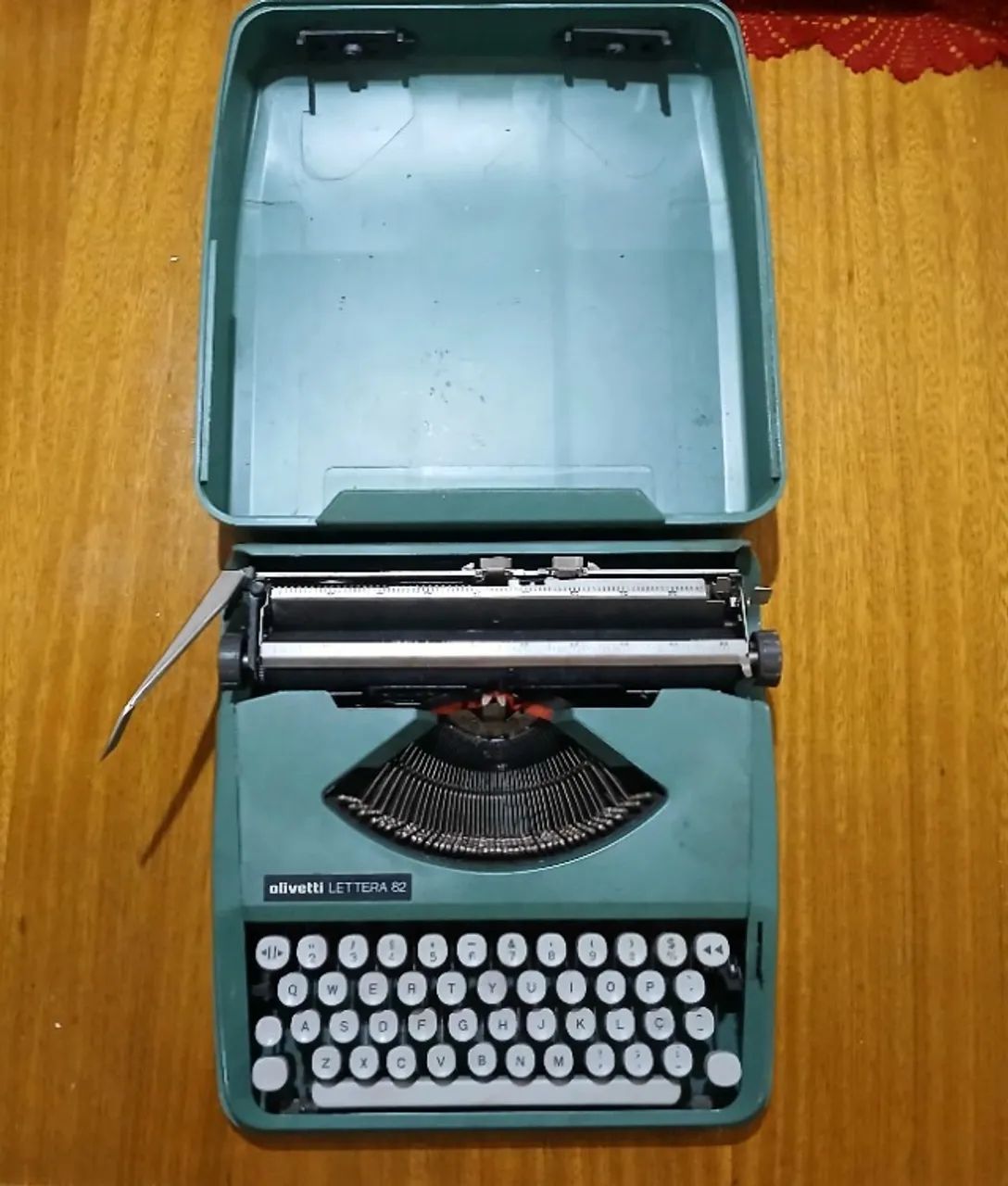 Máquina de Escrever Olivetti Lettera 82 + Estojo Original446520152231127043