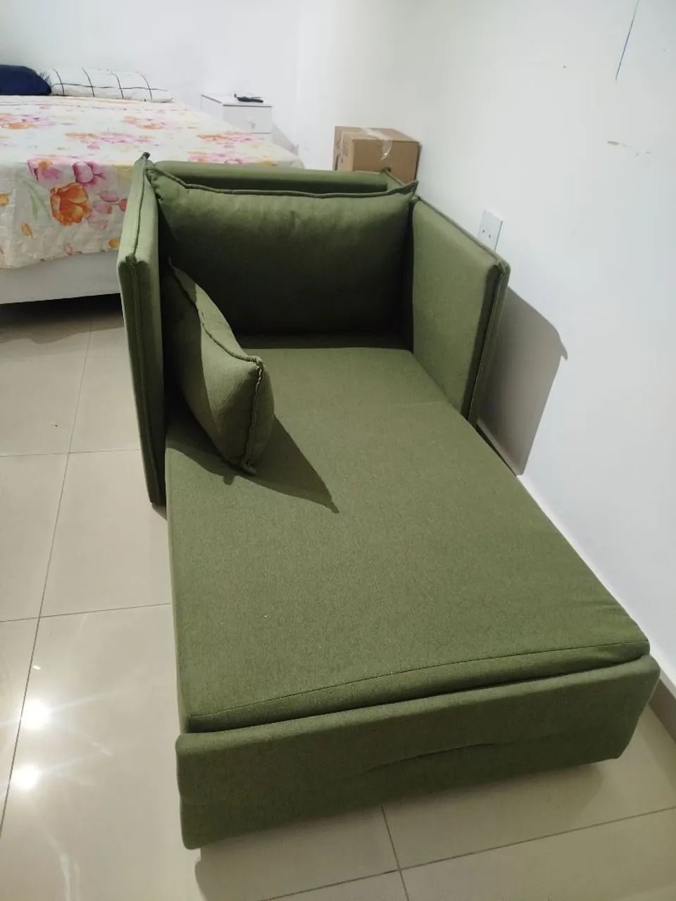 Sofá cama de linho com almofadas  - Foto 4
