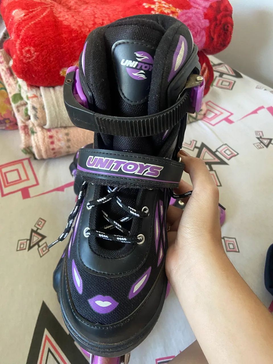 Patins roxo com preto semi novo - Foto 5