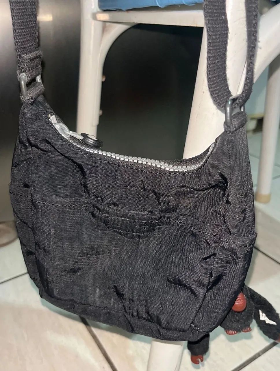 bolsa transversal preta da Kipling  - Foto 3