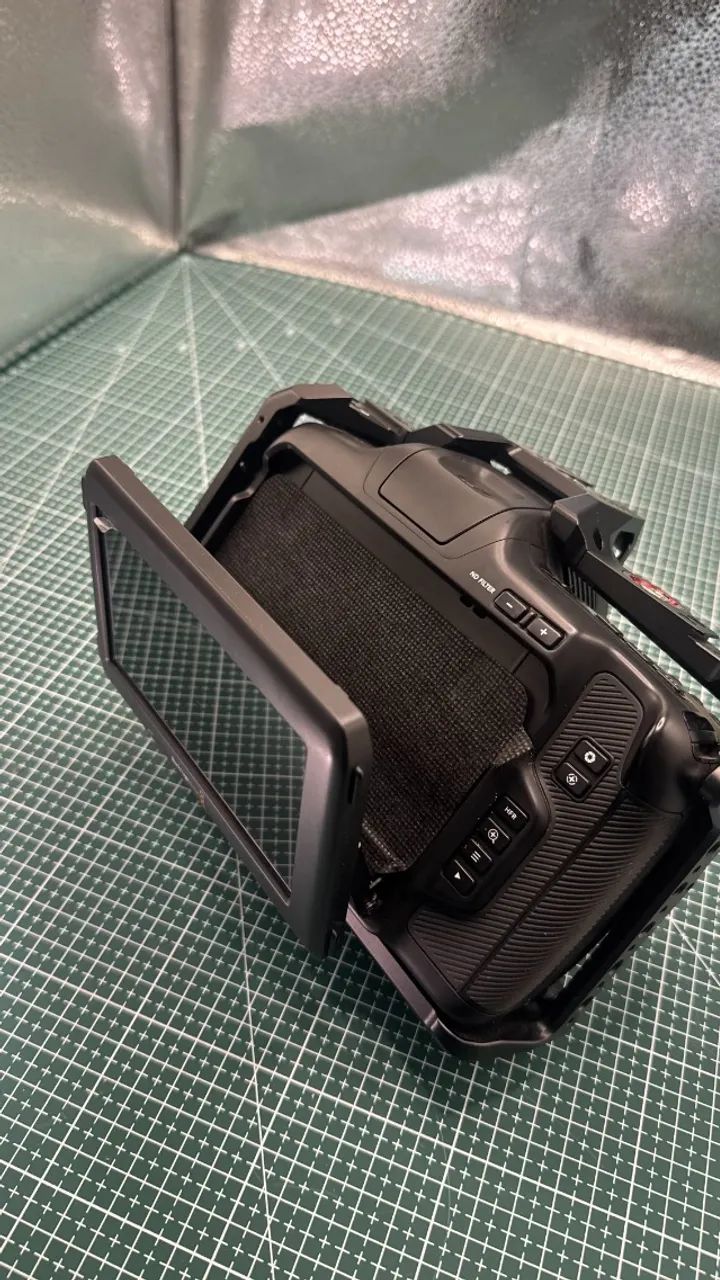 Blackmagic Pocket Cinema Camera 6K Pro + Cage Tilta + Top Handle + Acessórios - Foto 4