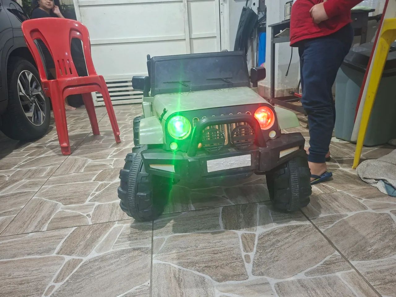 Vendo carrinho elétrico com controle  - Foto 2