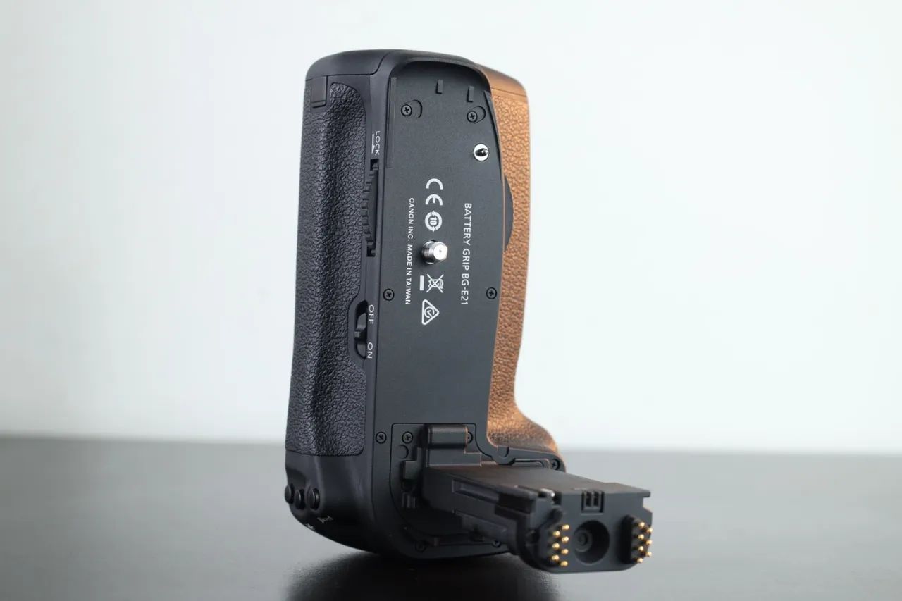 Canon Battery Grip BG-E21 (6D Mark II) - Acessórios para Câmeras e