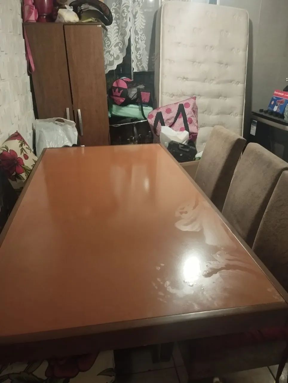 Vendo mesa com 6 cadeiras  - Foto 2