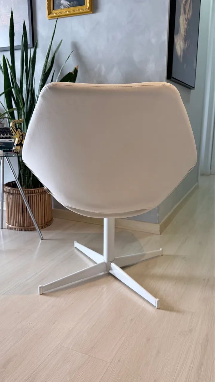 Poltronas Giratórias de cor branca - Foto 2